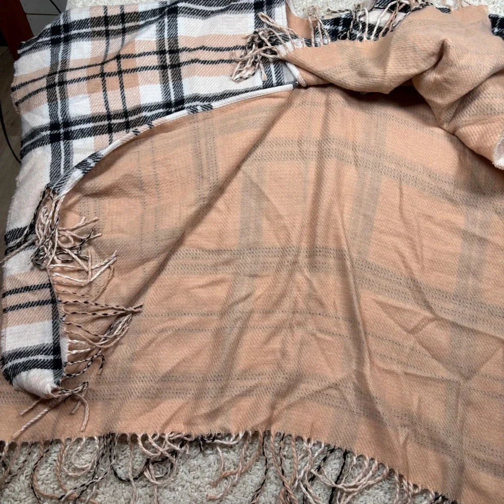 Steve Madden Reversible Plaid Blanket Scarf Shawl Wrap‎ Neutral One Size Acrylic
